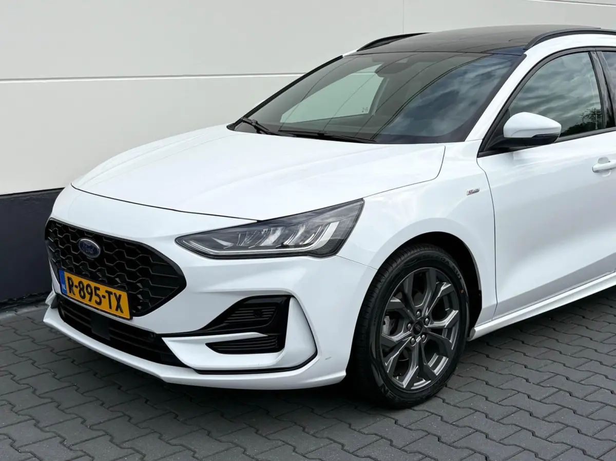 1.0 EcoBoost Hybrid 125pk ST Line | Panoramadak | Groot scherm navigatie | Winterpakket