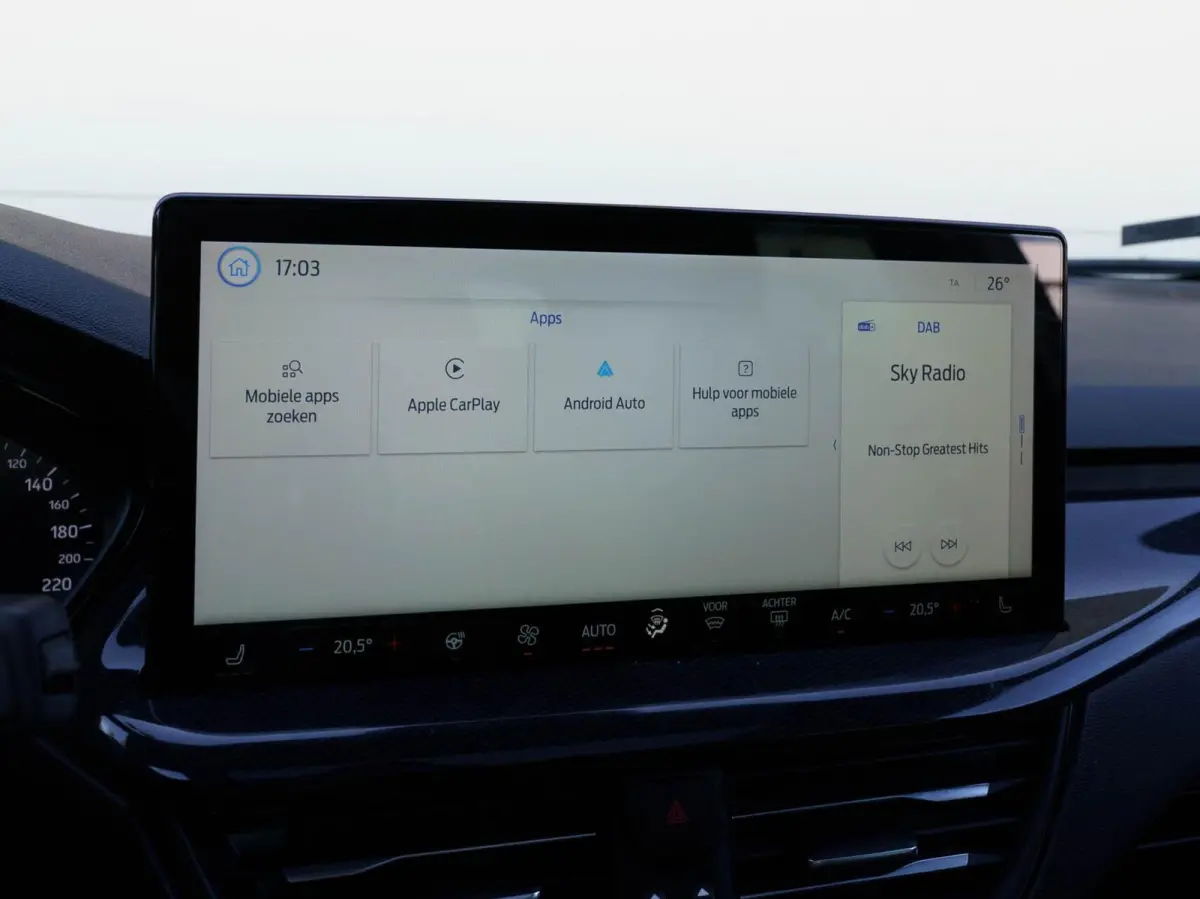 1.0 EcoBoost Hybrid 125pk ST Line | Panoramadak | Groot scherm navigatie | Winterpakket