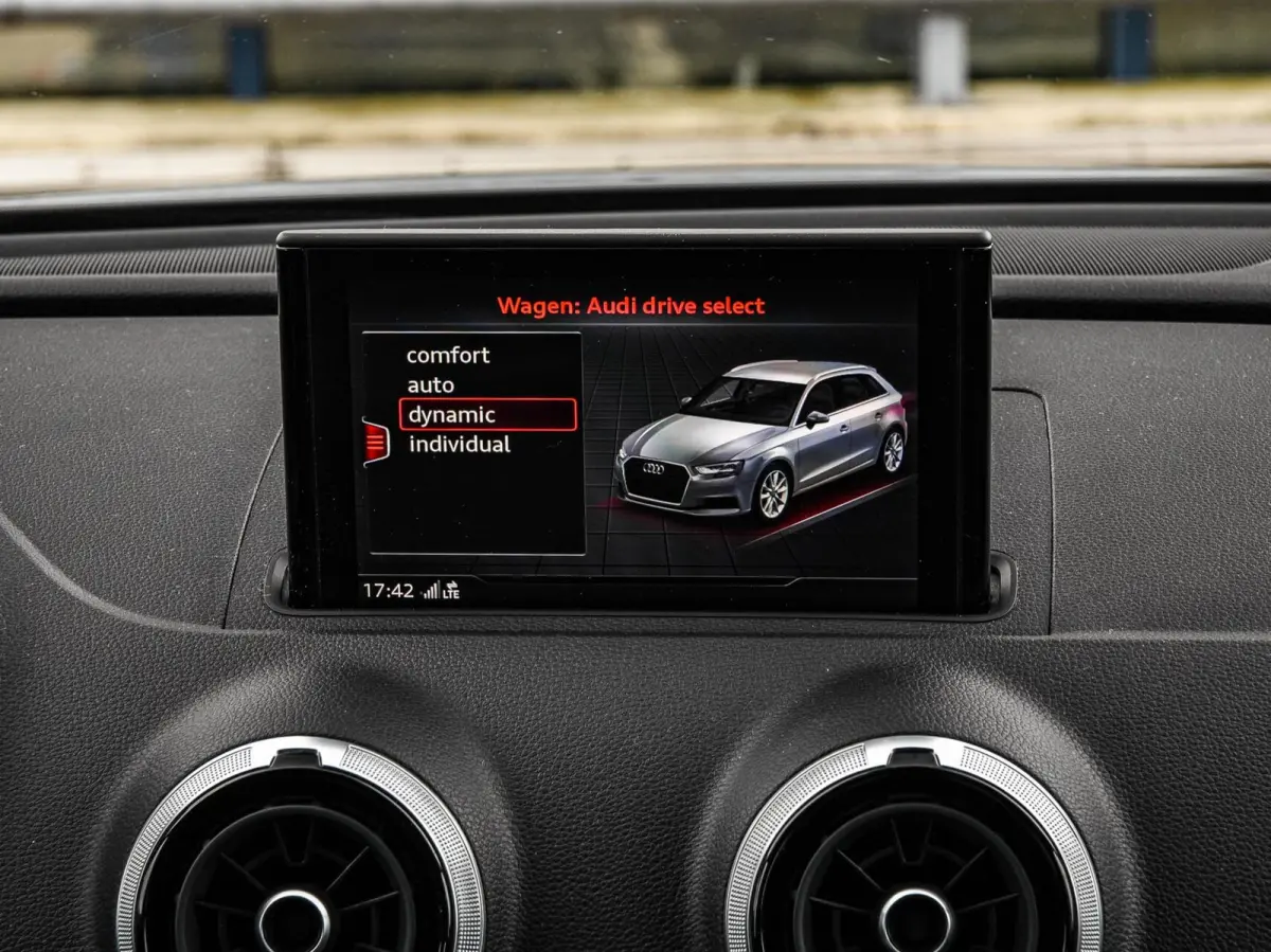 30 TFSI Sport S Line Edition | Automaat | 3x S-Line | LED | Navigatie | Cruise Control | 18"