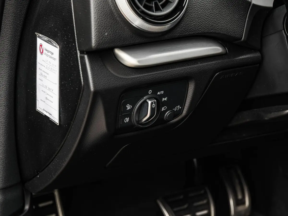 30 TFSI Sport S Line Edition | Automaat | 3x S-Line | LED | Navigatie | Cruise Control | 18"