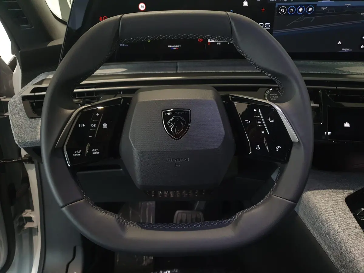1.2 Hybrid 136 Allure | Automaat | Navi | Camera | Dodehoek detectie | Cruise control adaptief |