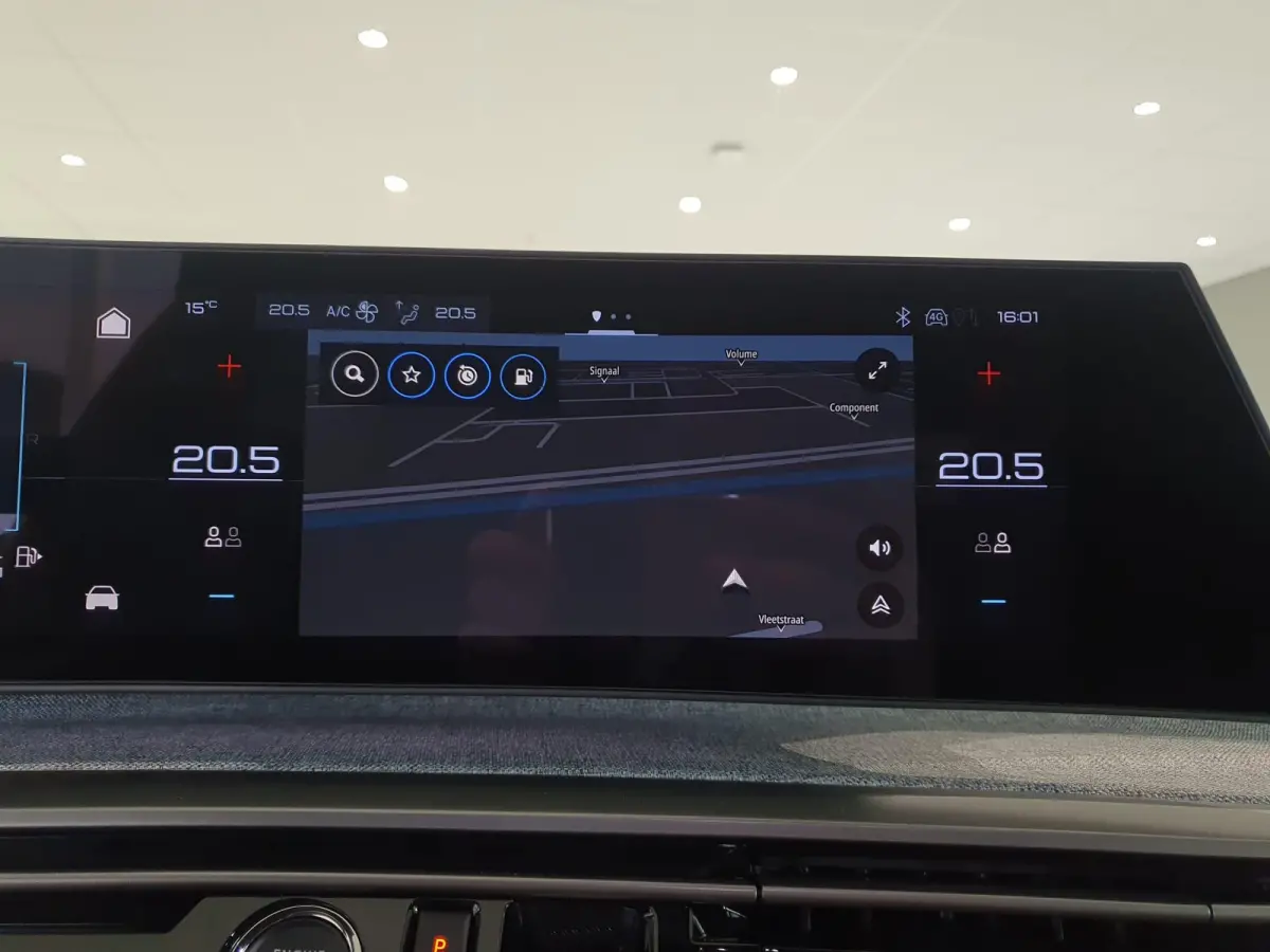 1.2 Hybrid 136 Allure | Automaat | Navi | Camera | Dodehoek detectie | Cruise control adaptief |