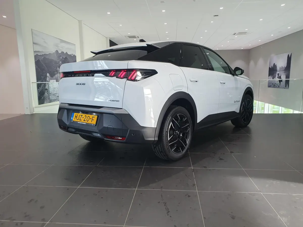 1.2 Hybrid 136 Allure | Automaat | Navi | Camera | Dodehoek detectie | Cruise control adaptief |