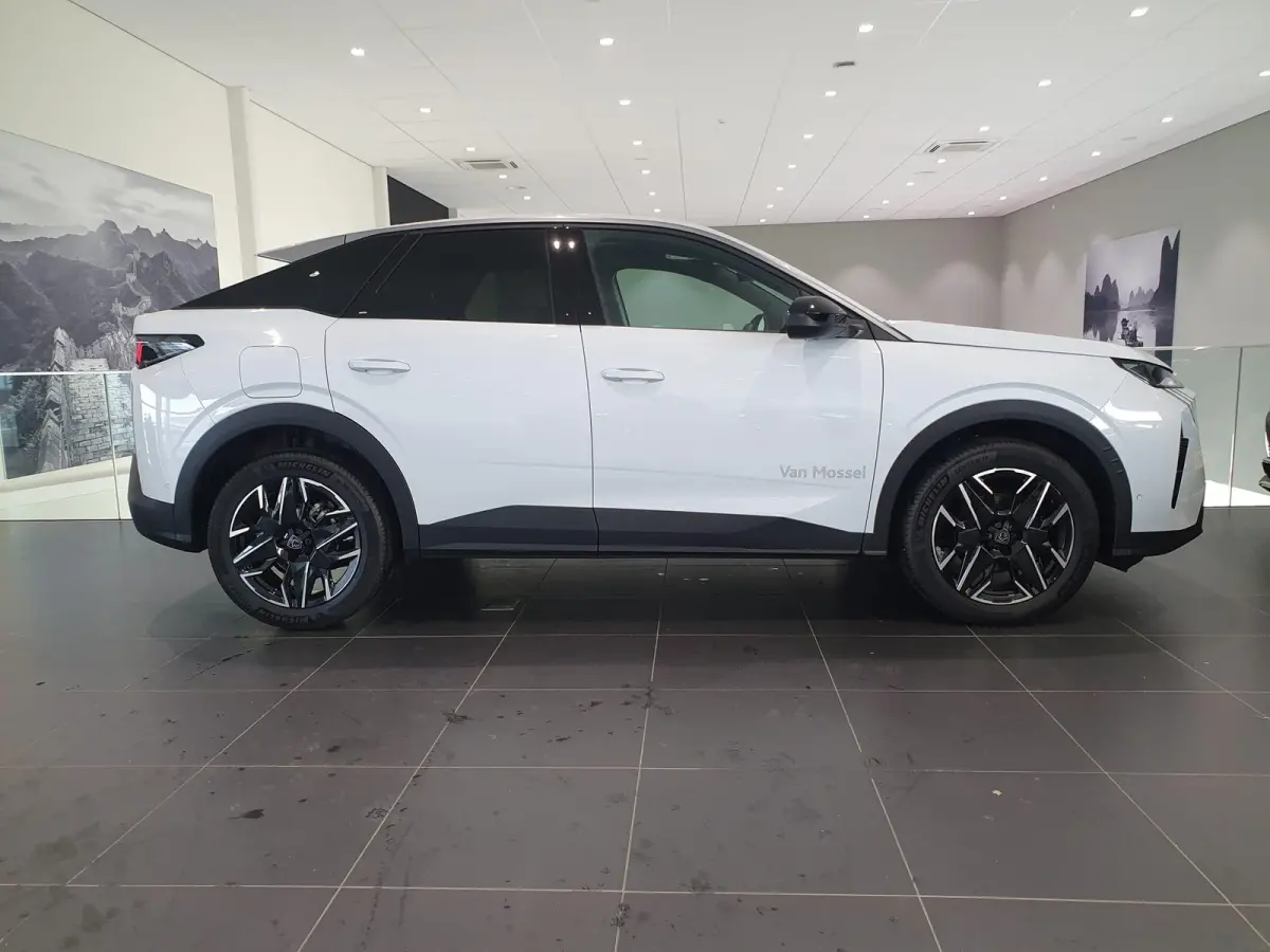 1.2 Hybrid 136 Allure | Automaat | Navi | Camera | Dodehoek detectie | Cruise control adaptief |