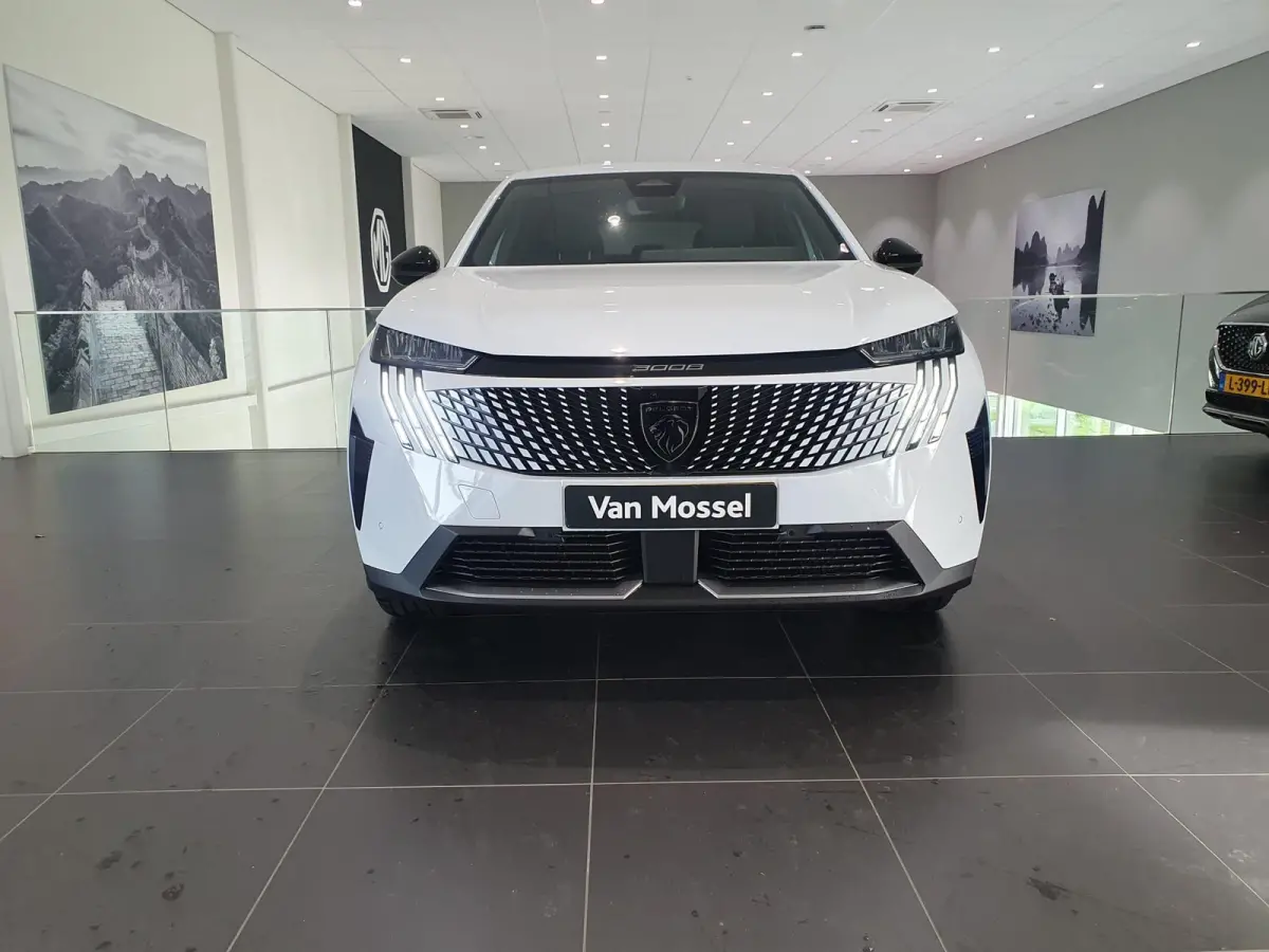 1.2 Hybrid 136 Allure | Automaat | Navi | Camera | Dodehoek detectie | Cruise control adaptief |