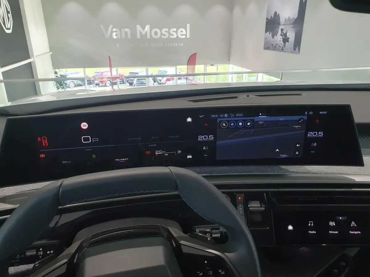 1.2 Hybrid 136 Allure | Automaat | Navi | Camera | Dodehoek detectie | Cruise control adaptief |