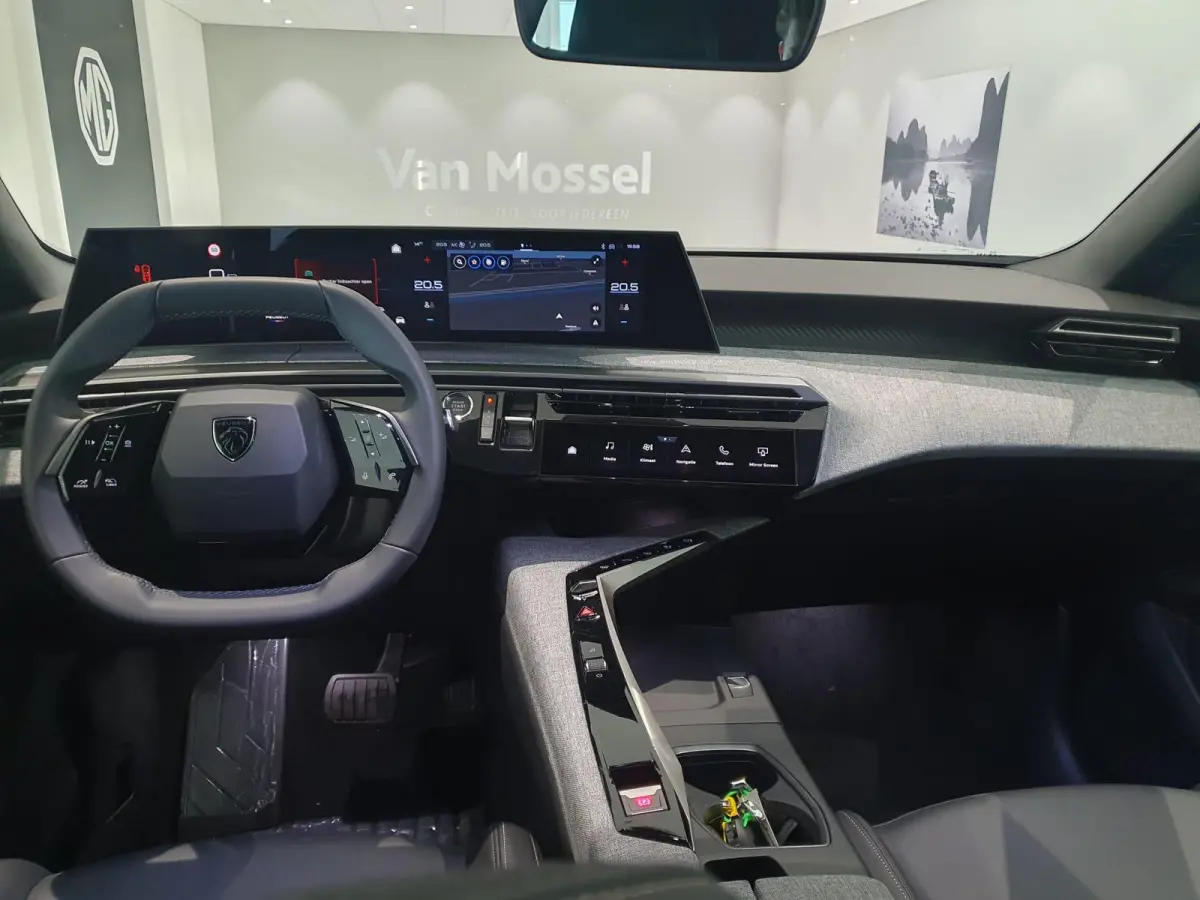 1.2 Hybrid 136 Allure | Automaat | Navi | Camera | Dodehoek detectie | Cruise control adaptief |