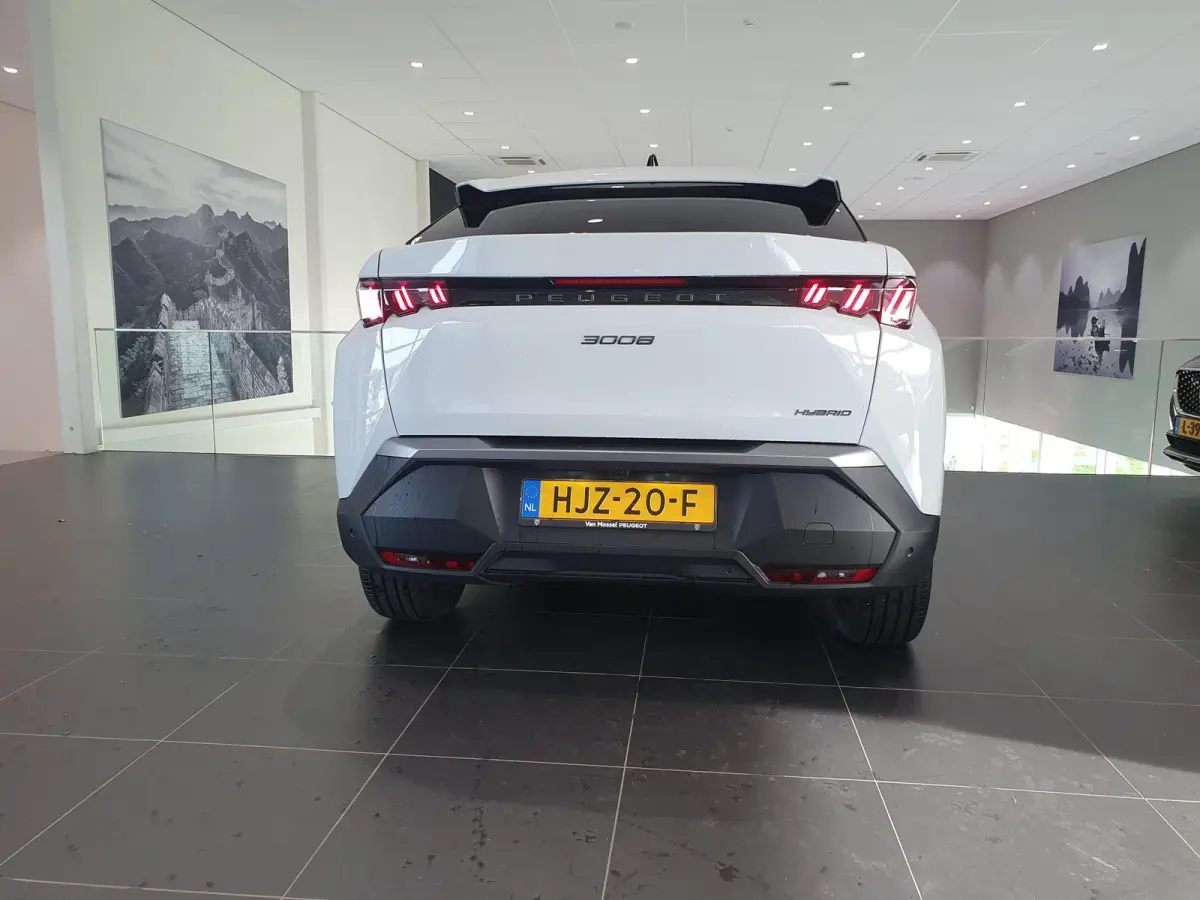 1.2 Hybrid 136 Allure | Automaat | Navi | Camera | Dodehoek detectie | Cruise control adaptief |