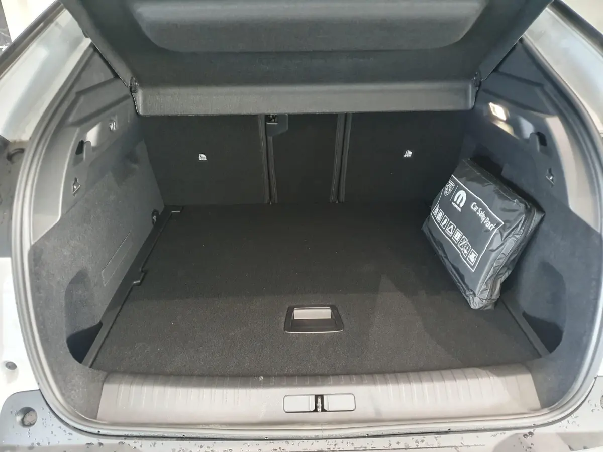 1.2 Hybrid 136 Allure | Automaat | Navi | Camera | Dodehoek detectie | Cruise control adaptief |