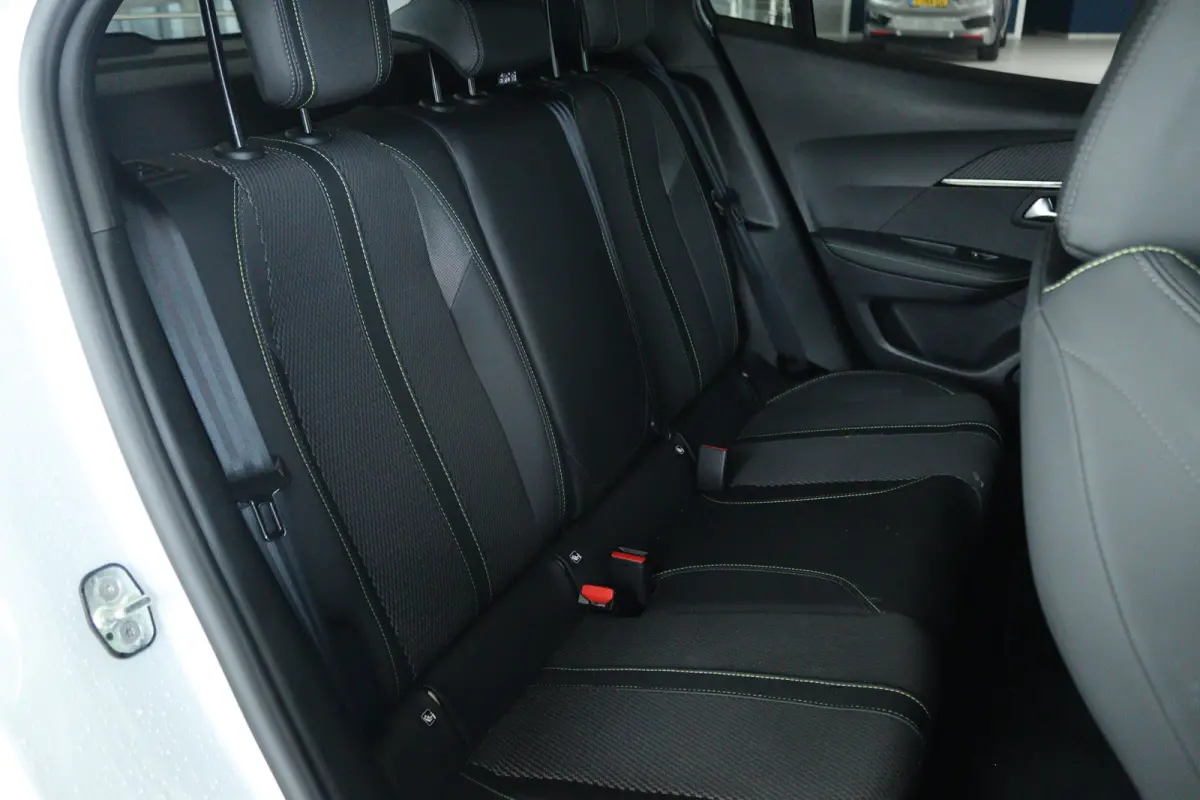 1.2 Hybrid 145 GT | Adapt. Cruise | 360 Camera | Navigatie | Carplay | 18 Inch Evissa | Keyless | Climate | LED |