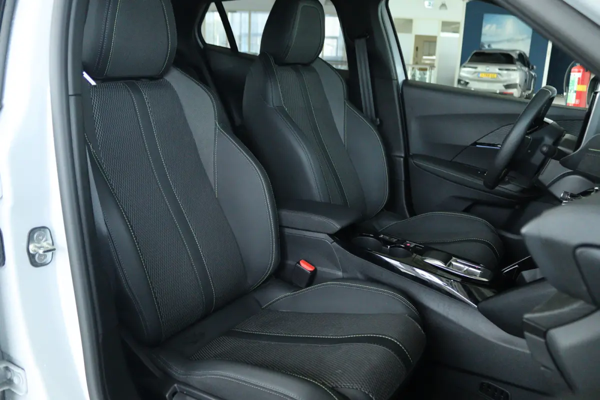 1.2 Hybrid 145 GT | Adapt. Cruise | 360 Camera | Navigatie | Carplay | 18 Inch Evissa | Keyless | Climate | LED |