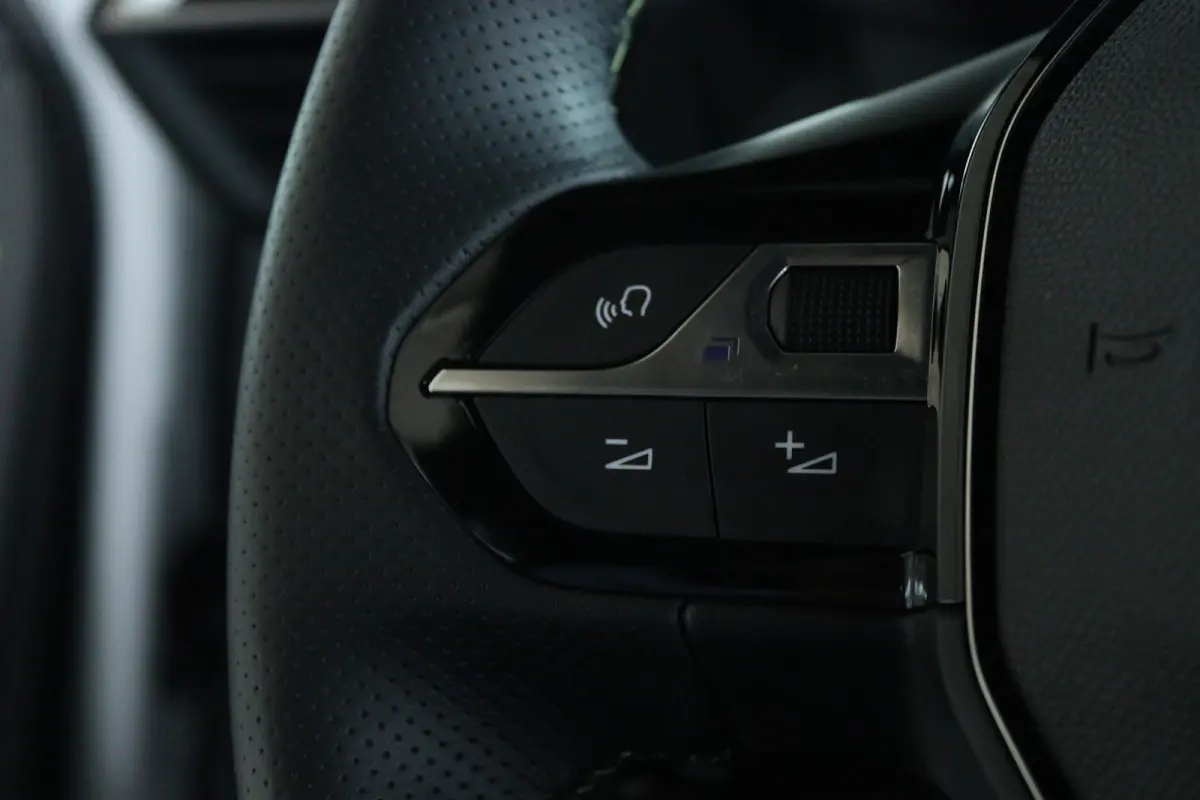 1.2 Hybrid 145 GT | Adapt. Cruise | 360 Camera | Navigatie | Carplay | 18 Inch Evissa | Keyless | Climate | LED |
