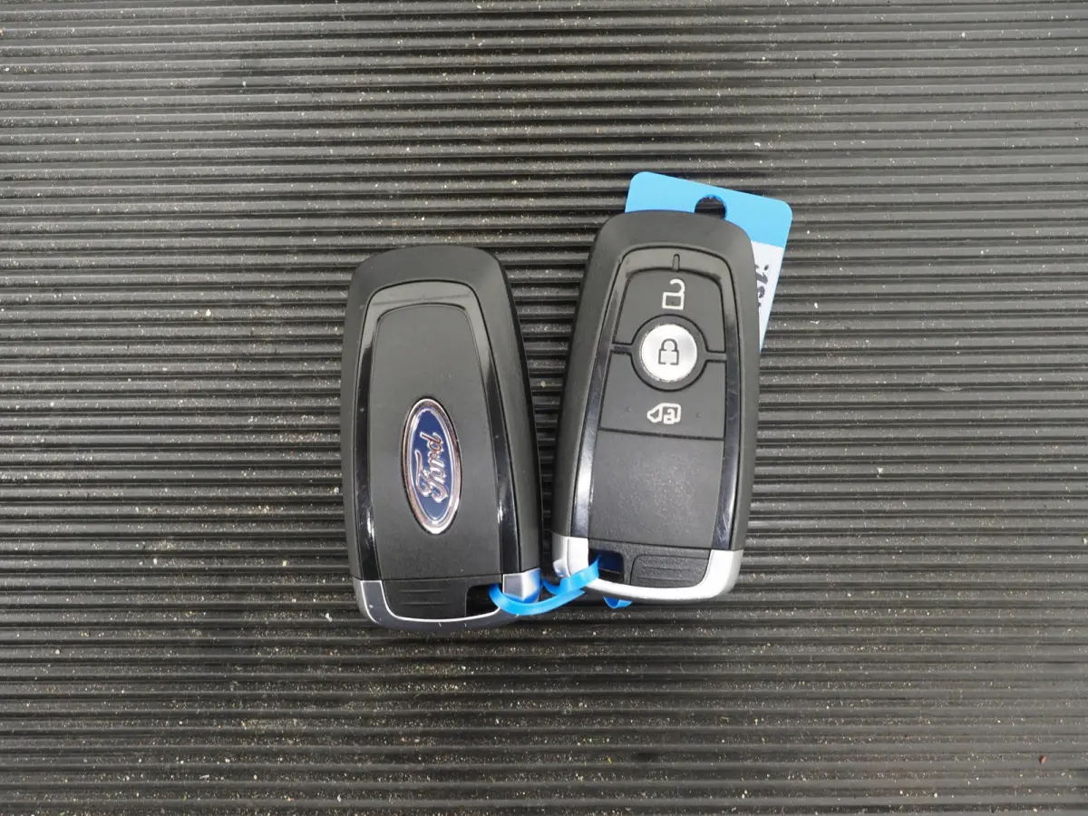 320 2.0 TDCI L1H1 Limited | 3 Zitplaatsen | Keyless | Adaptive Cruise | Stoelverwarming | Camera | Dodehoek | Carplay
