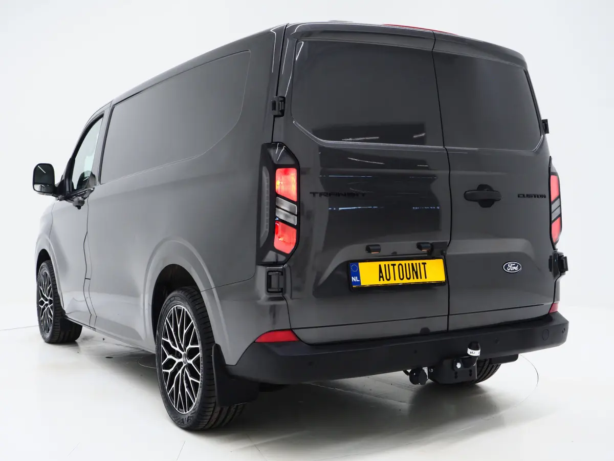 320 2.0 TDCI L1H1 Limited | 3 Zitplaatsen | Keyless | Adaptive Cruise | Stoelverwarming | Camera | Dodehoek | Carplay
