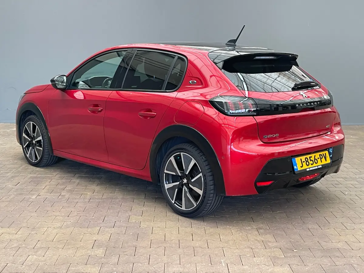 EV GT 350 50 kWh Panorama Dak | Leder/Alcantara | Stoelverwarming | Parkeersensoren Rondom | Camera | Navigatie | Achteruitrijcamera | Airco (automatisch) | Cruise control adaptief met Stop&
