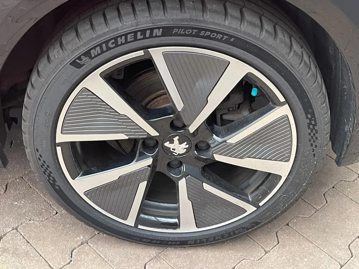 EV GT 350 50 kWh Panorama Dak | Leder/Alcantara | Stoelverwarming | Parkeersensoren Rondom | Camera | Navigatie | Achteruitrijcamera | Airco (automatisch) | Cruise control adaptief met Stop&