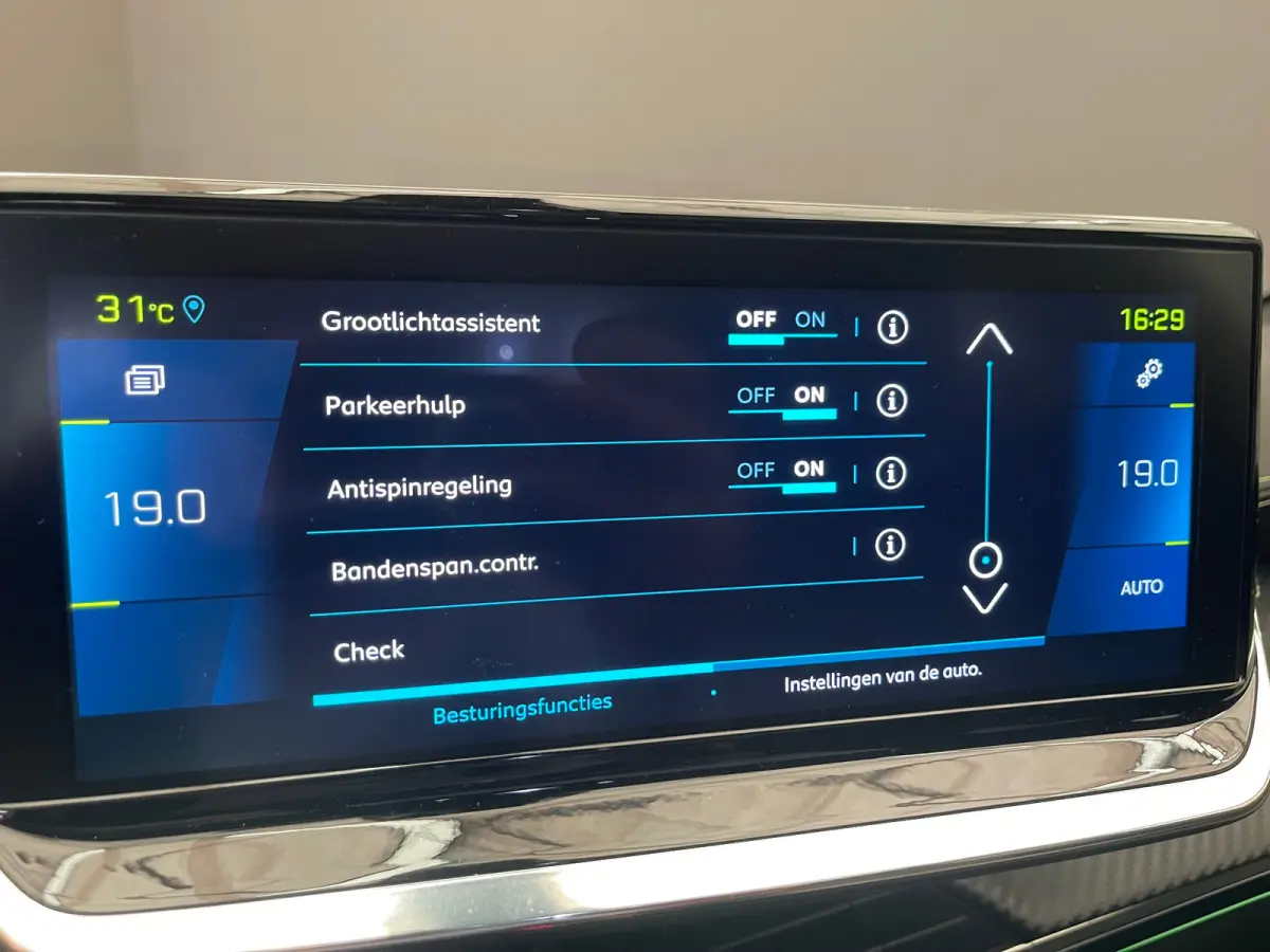 EV GT 350 50 kWh Panorama Dak | Leder/Alcantara | Stoelverwarming | Parkeersensoren Rondom | Camera | Navigatie | Achteruitrijcamera | Airco (automatisch) | Cruise control adaptief met Stop&