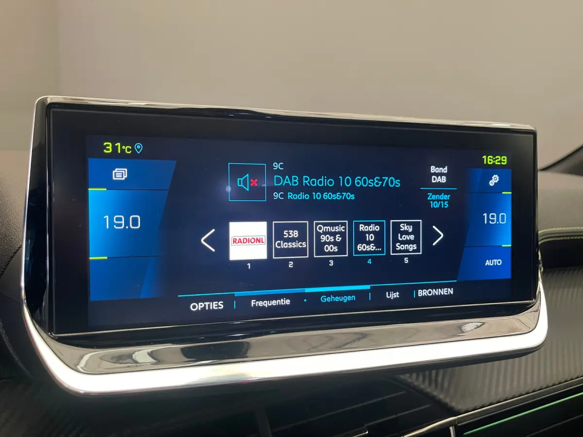 EV GT 350 50 kWh Panorama Dak | Leder/Alcantara | Stoelverwarming | Parkeersensoren Rondom | Camera | Navigatie | Achteruitrijcamera | Airco (automatisch) | Cruise control adaptief met Stop&