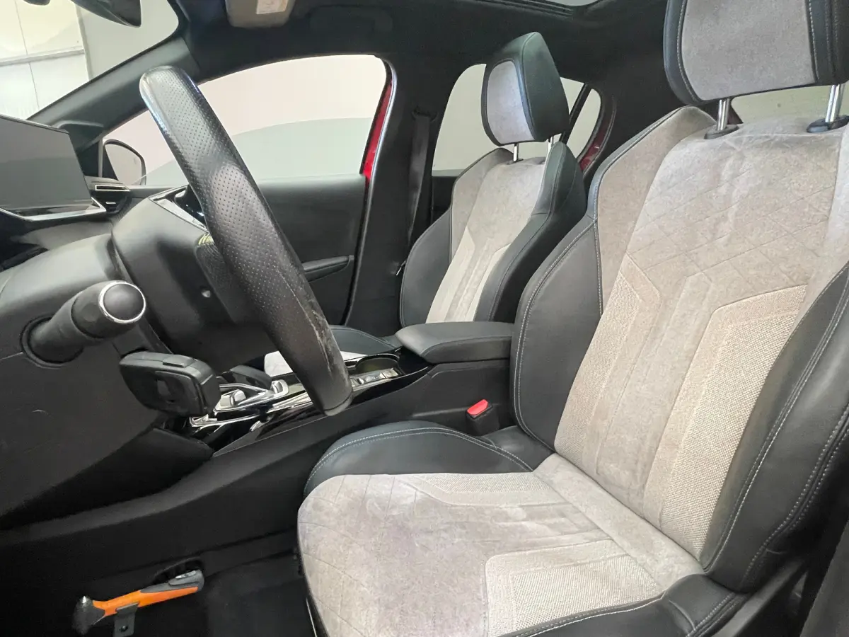 EV GT 350 50 kWh Panorama Dak | Leder/Alcantara | Stoelverwarming | Parkeersensoren Rondom | Camera | Navigatie | Achteruitrijcamera | Airco (automatisch) | Cruise control adaptief met Stop&