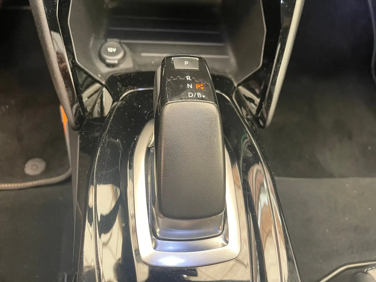 EV GT 350 50 kWh Panorama Dak | Leder/Alcantara | Stoelverwarming | Parkeersensoren Rondom | Camera | Navigatie | Achteruitrijcamera | Airco (automatisch) | Cruise control adaptief met Stop&