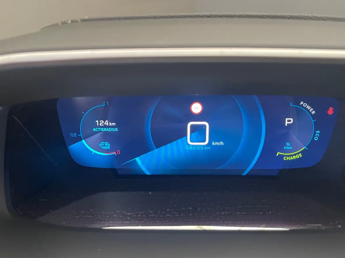 EV GT 350 50 kWh Panorama Dak | Leder/Alcantara | Stoelverwarming | Parkeersensoren Rondom | Camera | Navigatie | Achteruitrijcamera | Airco (automatisch) | Cruise control adaptief met Stop&