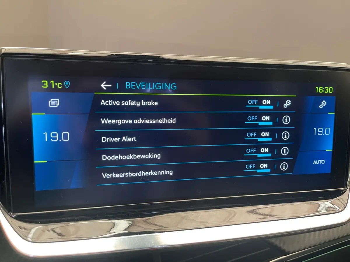 EV GT 350 50 kWh Panorama Dak | Leder/Alcantara | Stoelverwarming | Parkeersensoren Rondom | Camera | Navigatie | Achteruitrijcamera | Airco (automatisch) | Cruise control adaptief met Stop&