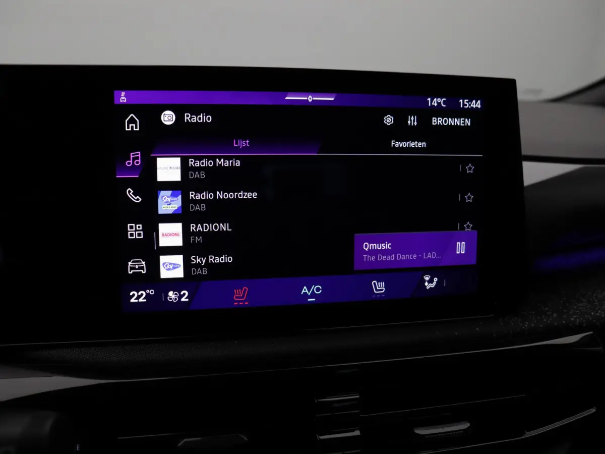 TCe 115pk techno | Vijf jaar garantie | Stoelverwarming | 18" LMV | Blind spot warning |