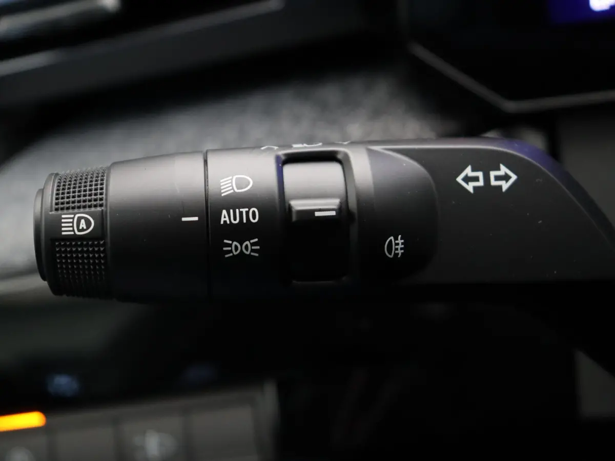 TCe 115pk techno | Vijf jaar garantie | Stoelverwarming | 18" LMV | Blind spot warning |