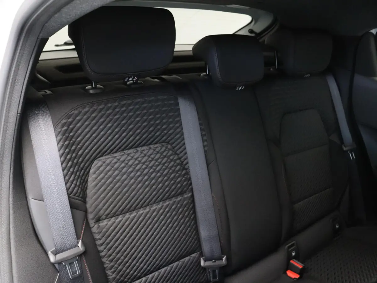 TCe 115pk techno | Vijf jaar garantie | Stoelverwarming | 18" LMV | Blind spot warning |