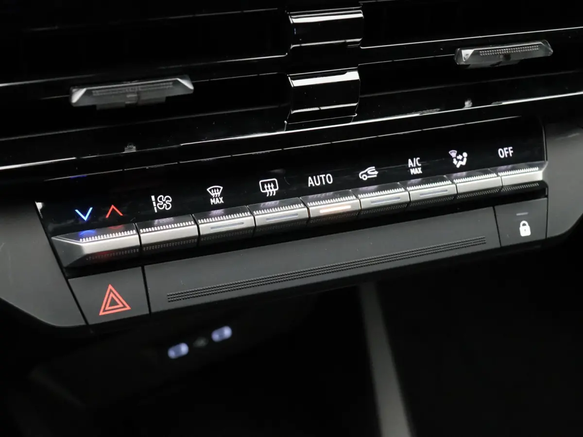 TCe 115pk techno | Vijf jaar garantie | Stoelverwarming | 18" LMV | Blind spot warning |