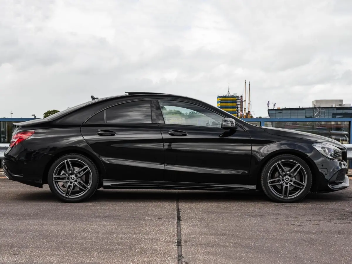 180 Business Solution AMG Night Upgrade | Panoramadak | Camera | Apple CarPlay/Android Auto | LED | Navigatie| Stoelverwarming | 18"
