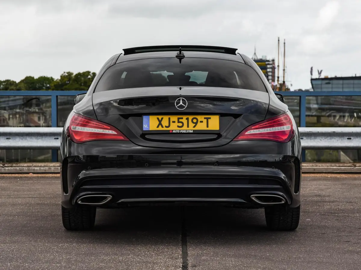 180 Business Solution AMG Night Upgrade | Panoramadak | Camera | Apple CarPlay/Android Auto | LED | Navigatie| Stoelverwarming | 18"