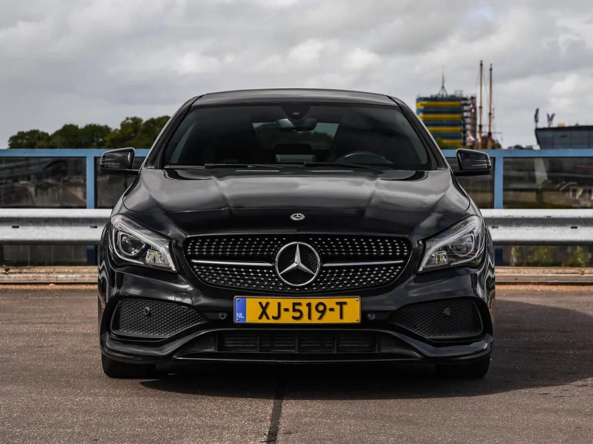 180 Business Solution AMG Night Upgrade | Panoramadak | Camera | Apple CarPlay/Android Auto | LED | Navigatie| Stoelverwarming | 18"