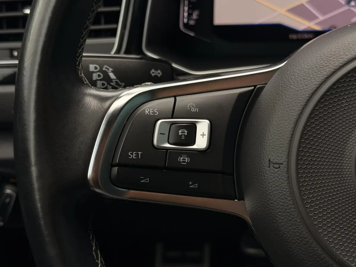 1.5 TSI Sport+ Black Edition | CAM | ADAPT.CRUISE | CARPLAY | NAV | PDC | LED | DIGI.DASH | SPORTSTOELEN | 18" LMV