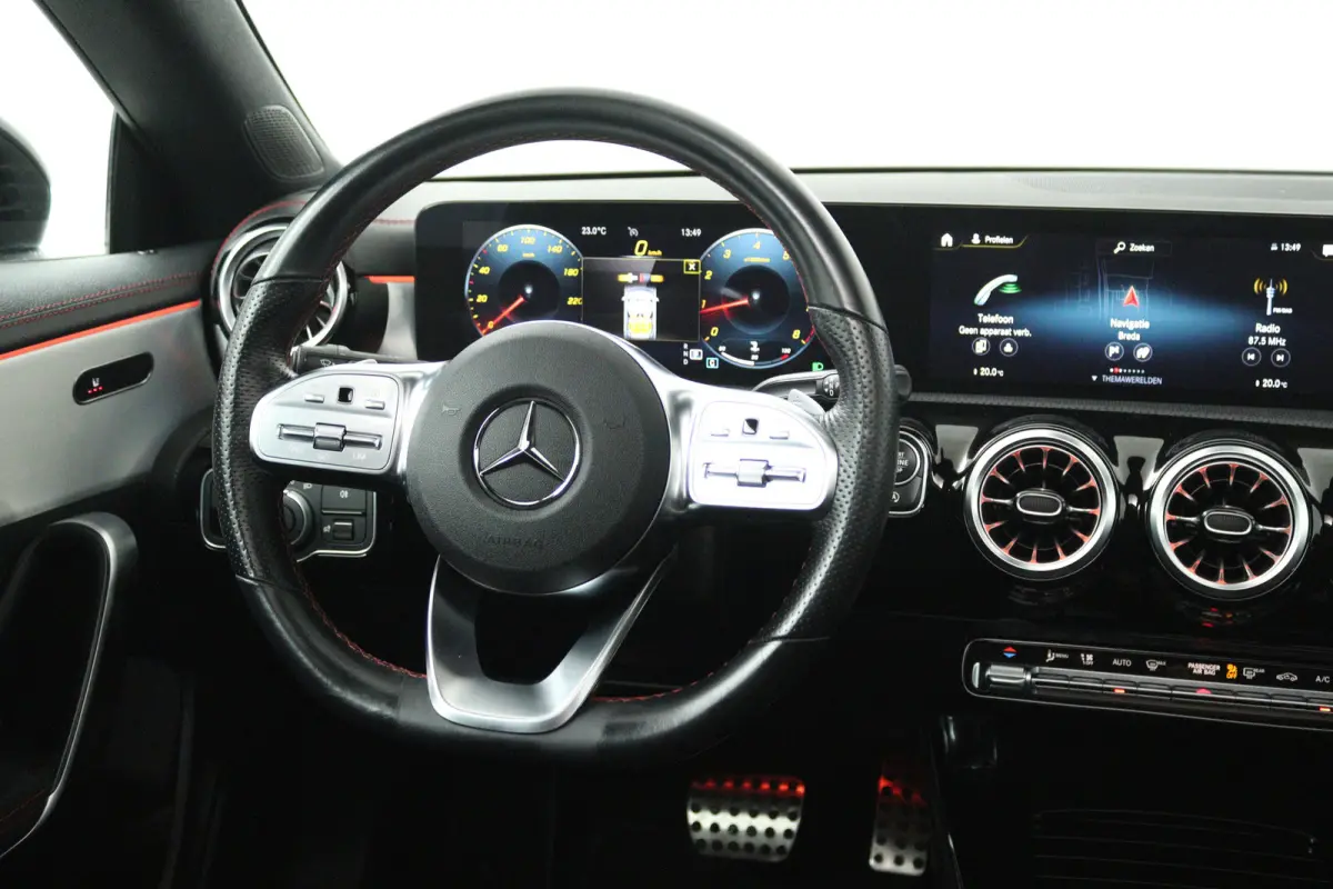180 AMG Line (PANORAMADAK, SFEERVERLICHTING, STOELVERWARMING, CAMERA)
