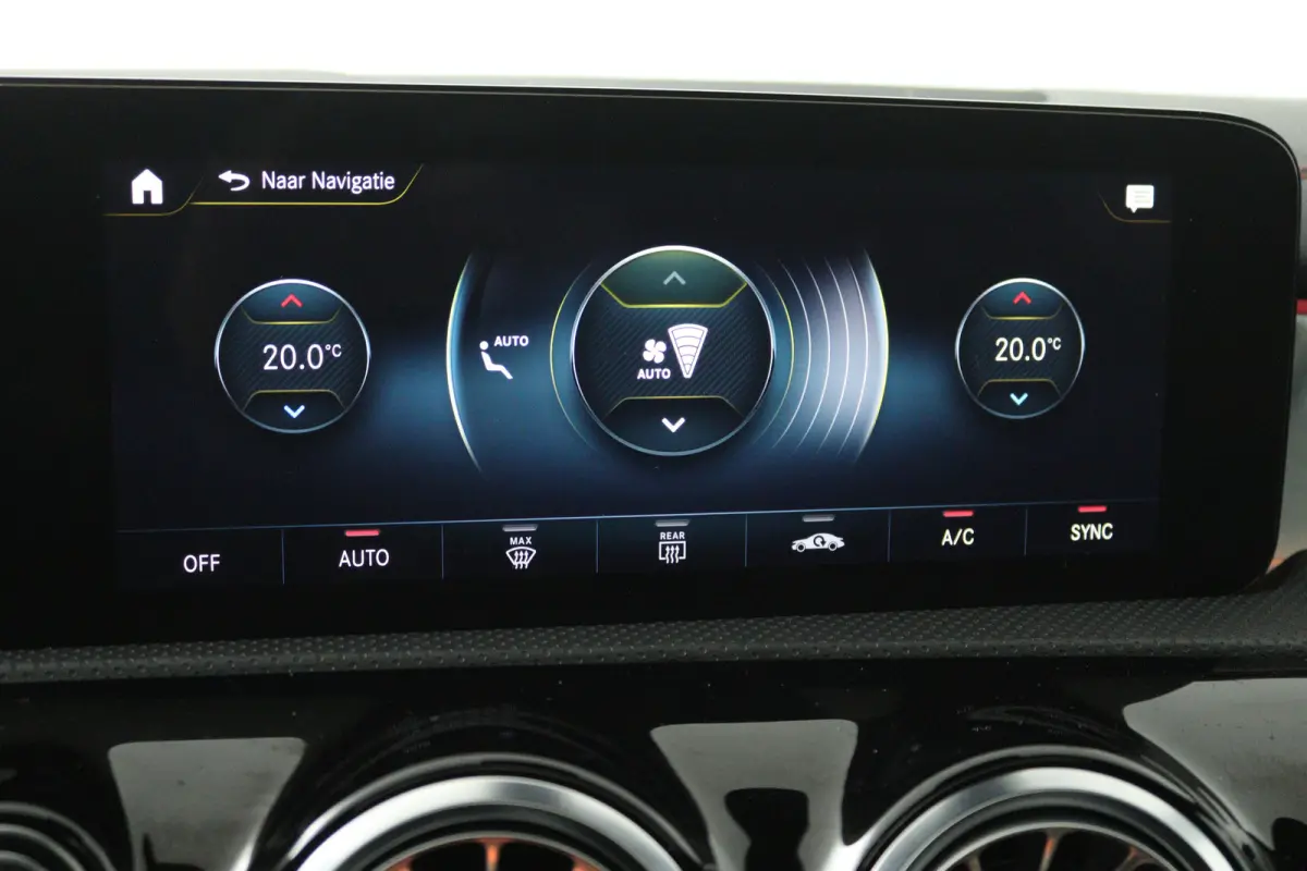 180 AMG Line (PANORAMADAK, SFEERVERLICHTING, STOELVERWARMING, CAMERA)