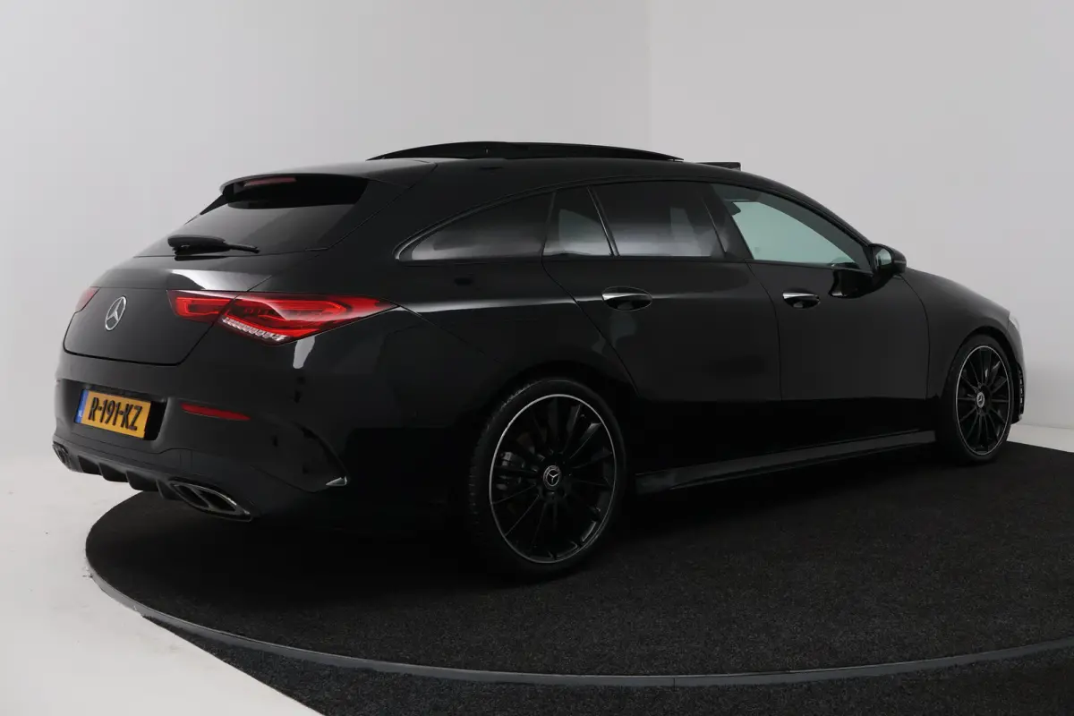 180 AMG Line (PANORAMADAK, SFEERVERLICHTING, STOELVERWARMING, CAMERA)