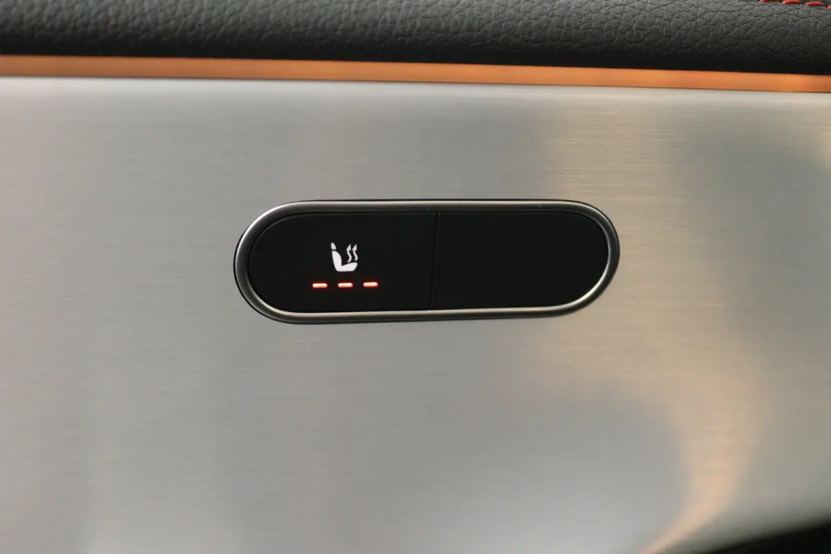 180 AMG Line (PANORAMADAK, SFEERVERLICHTING, STOELVERWARMING, CAMERA)
