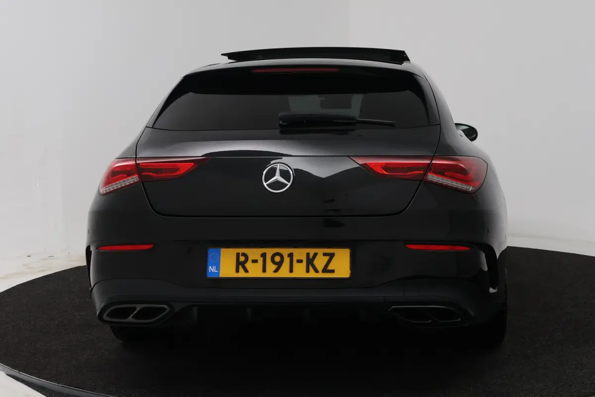 180 AMG Line (PANORAMADAK, SFEERVERLICHTING, STOELVERWARMING, CAMERA)