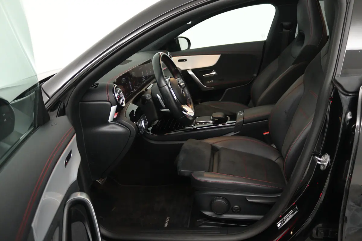 180 AMG Line (PANORAMADAK, SFEERVERLICHTING, STOELVERWARMING, CAMERA)