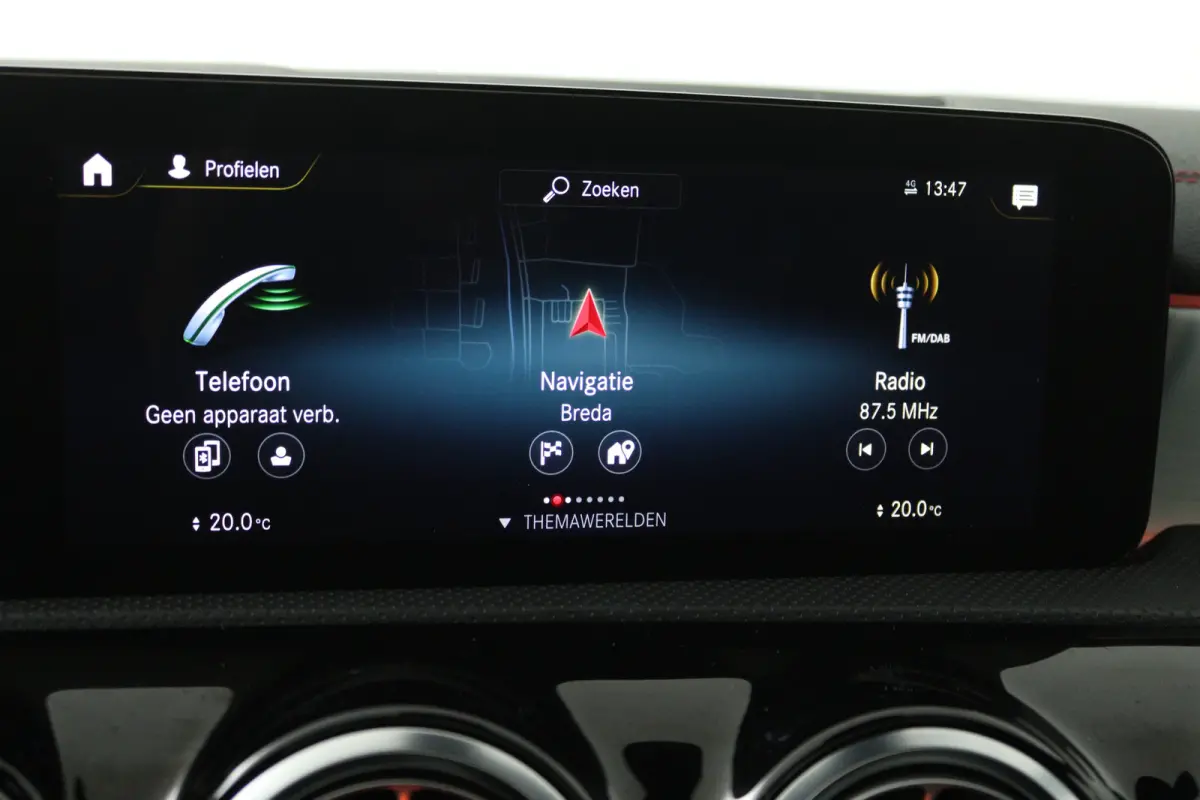 180 AMG Line (PANORAMADAK, SFEERVERLICHTING, STOELVERWARMING, CAMERA)