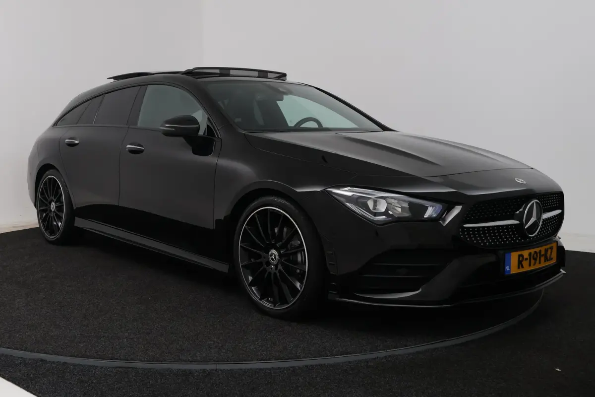 180 AMG Line (PANORAMADAK, SFEERVERLICHTING, STOELVERWARMING, CAMERA)