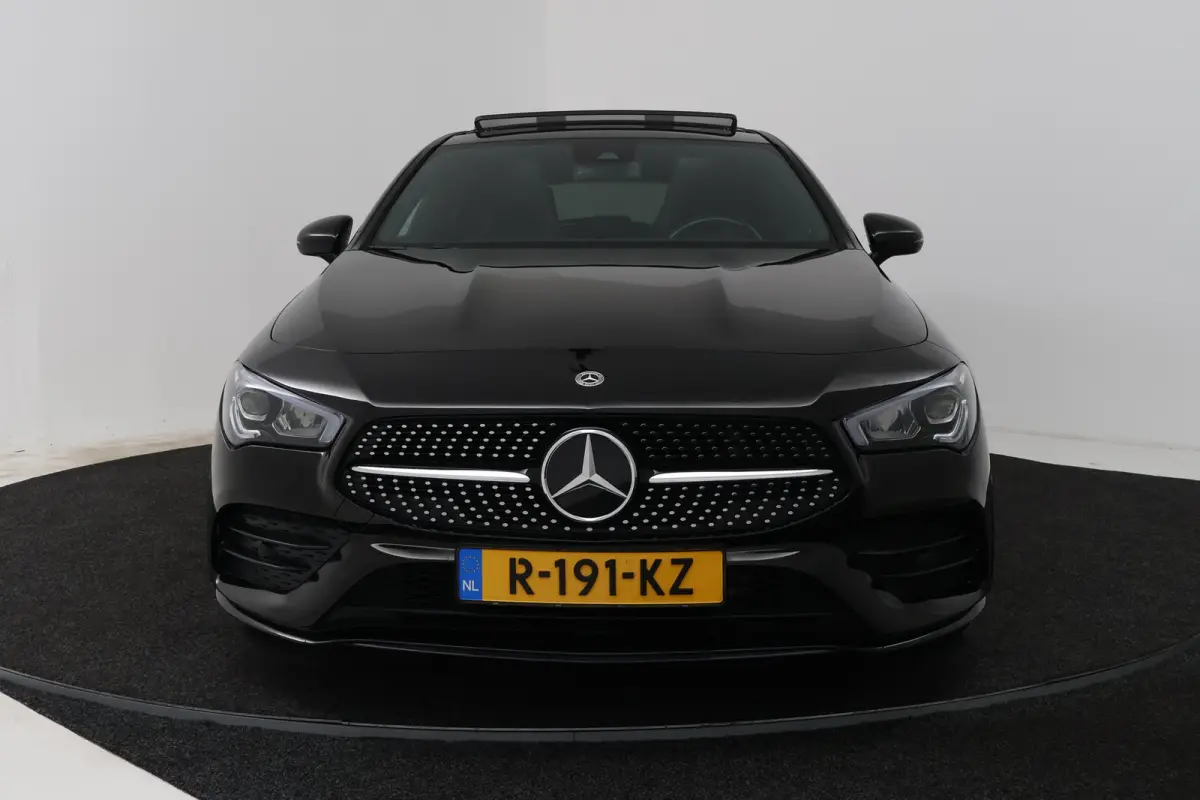 180 AMG Line (PANORAMADAK, SFEERVERLICHTING, STOELVERWARMING, CAMERA)