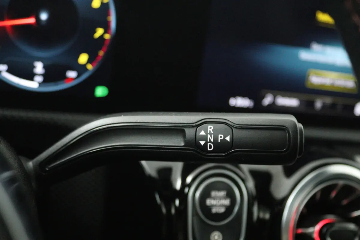 180 AMG Line (PANORAMADAK, SFEERVERLICHTING, STOELVERWARMING, CAMERA)