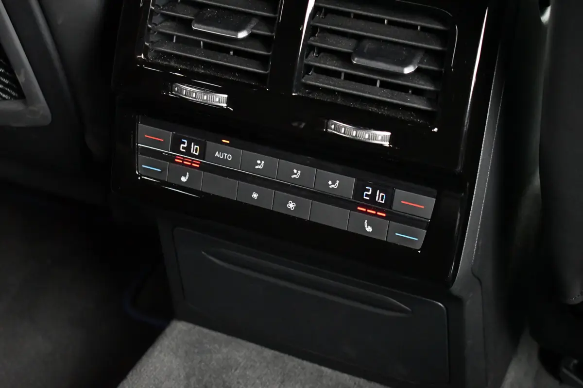 3.0 TSi eHybrid 4M R Trekh DynAudio Stoel-koel Massage HUD 360