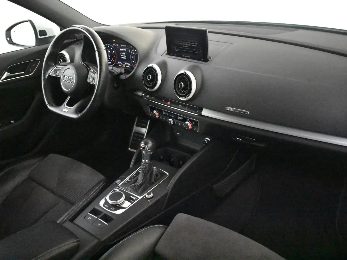 1.5 TFSI CoD Sport S Line Edition 150PK AUTO | Trekhaak | Achteruitrijcamera | Keyless | Dodehoek | Climate control | Stoelverwarming | Navi | LED | 18"LMV