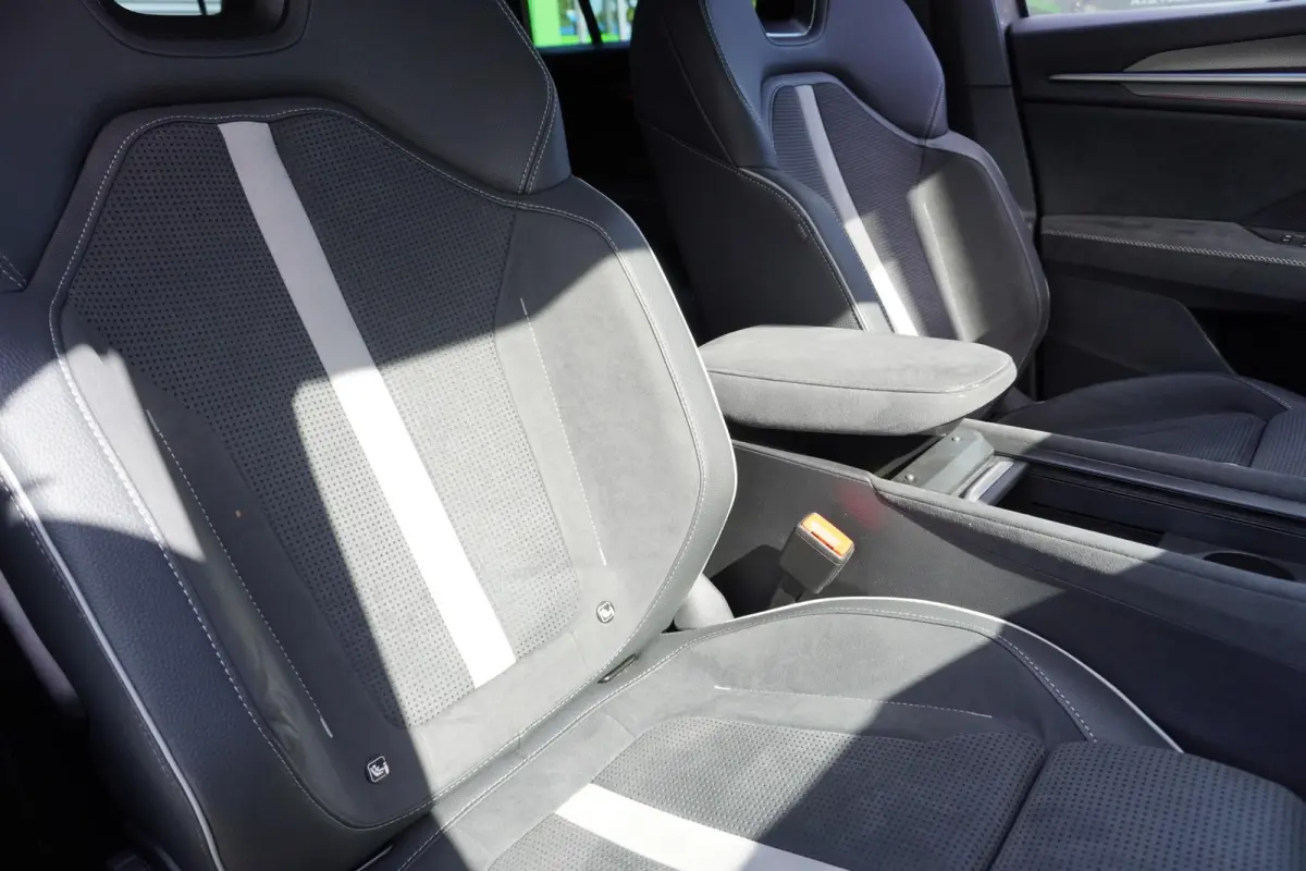 1.5 TSI 204pk PHEV Sportline Business | Trekhaak | Head-up | Adaptief Onderstel