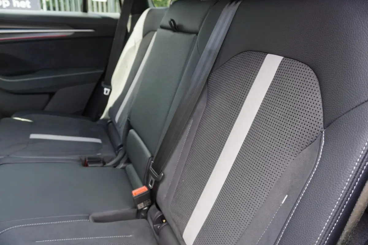 1.5 TSI 204pk PHEV Sportline Business | Trekhaak | Head-up | Adaptief Onderstel
