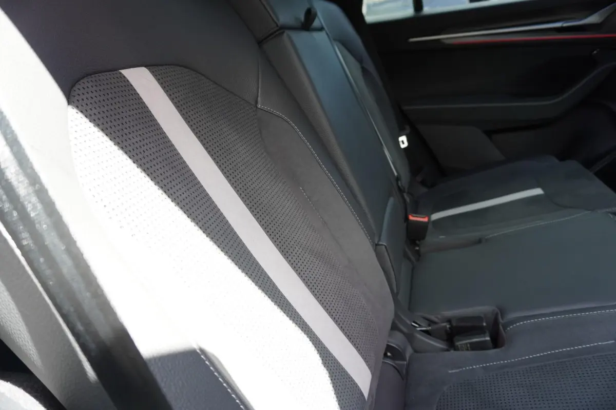1.5 TSI 204pk PHEV Sportline Business | Trekhaak | Head-up | Adaptief Onderstel