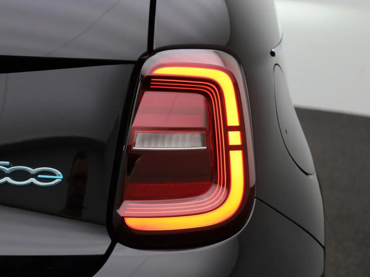 500e 42 kWh La Prima by Bocelli | CLIMATE CONTROL | NAVIGATIE | ADAPTIEF CRUISECONTROL | CAMERA | PARKEERSENSOREN | LEDER |
